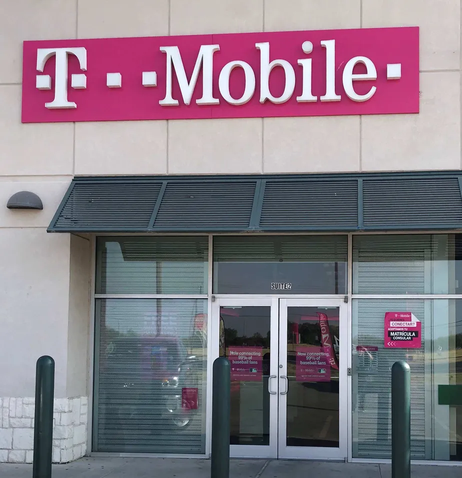 Exterior photo of T-Mobile store at Us-83 & Tom Gill Rd, Penitas, TX