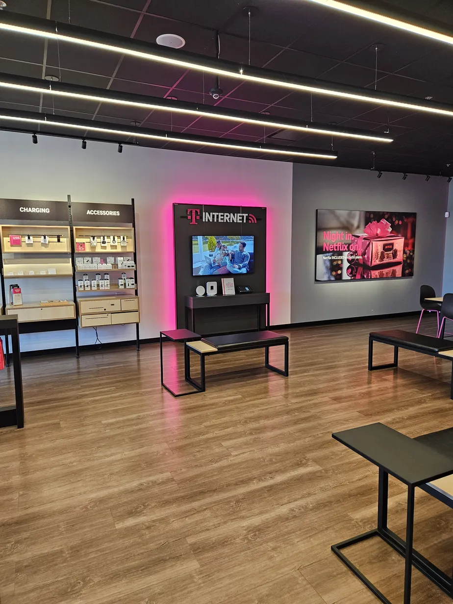  Interior photo of T-Mobile Store at Sangani Blvd & Indian River Rd, Diberville, MS 