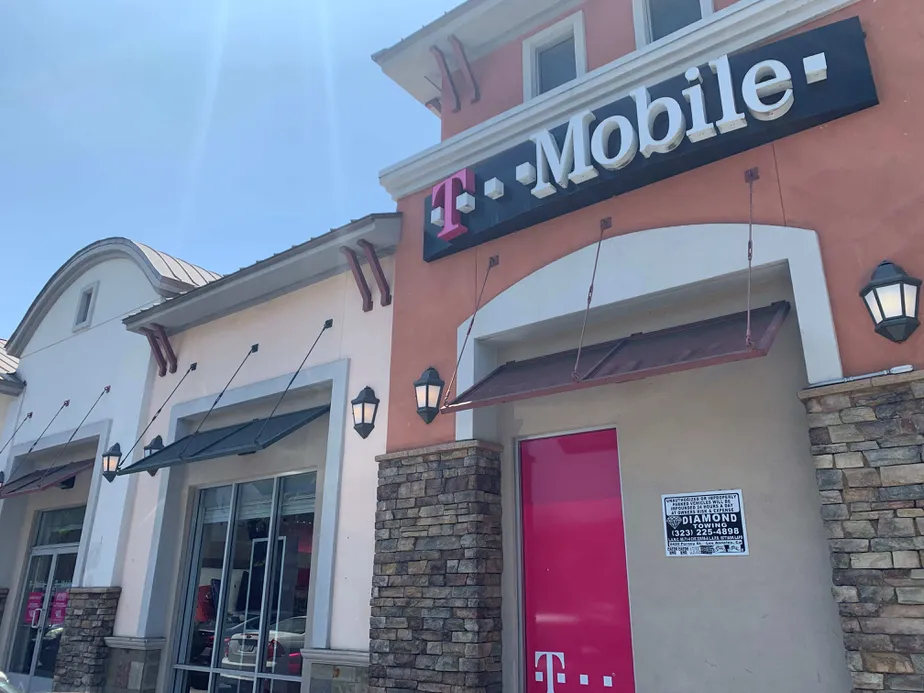 Exterior photo of T-Mobile store at Figueroa & Adams, Los Angeles, CA