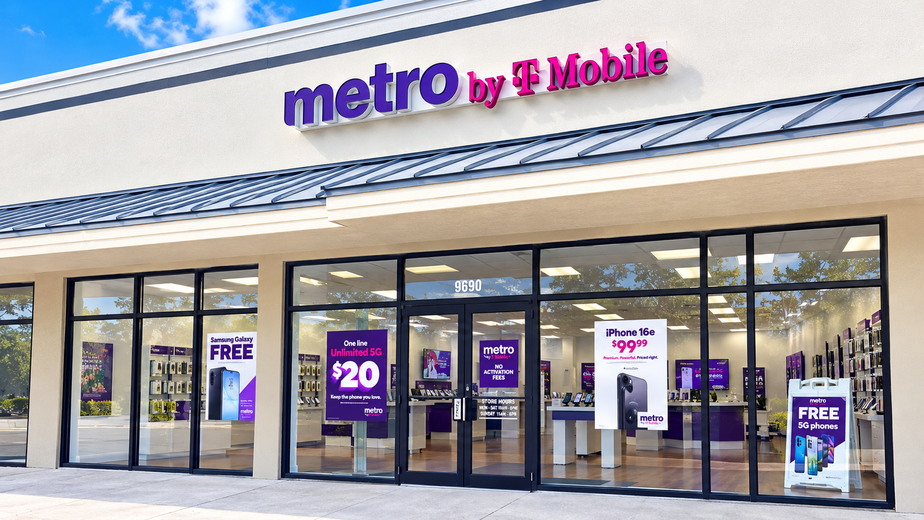 Metro by T-Mobile 9690 SW 160th St - 9690 SW 160th St 