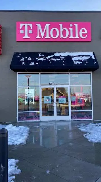  Exterior photo of T-Mobile store at W Sunset Hwy & S Hayford Rd, Airway Heights, WA 