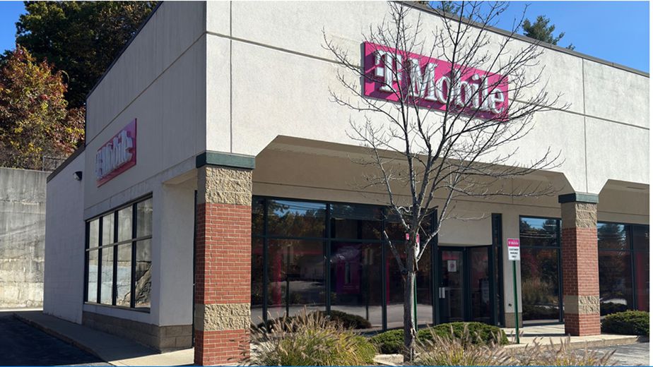 Exterior photo of T-Mobile Store at Nashua-Amherst Street, Nashua, NH