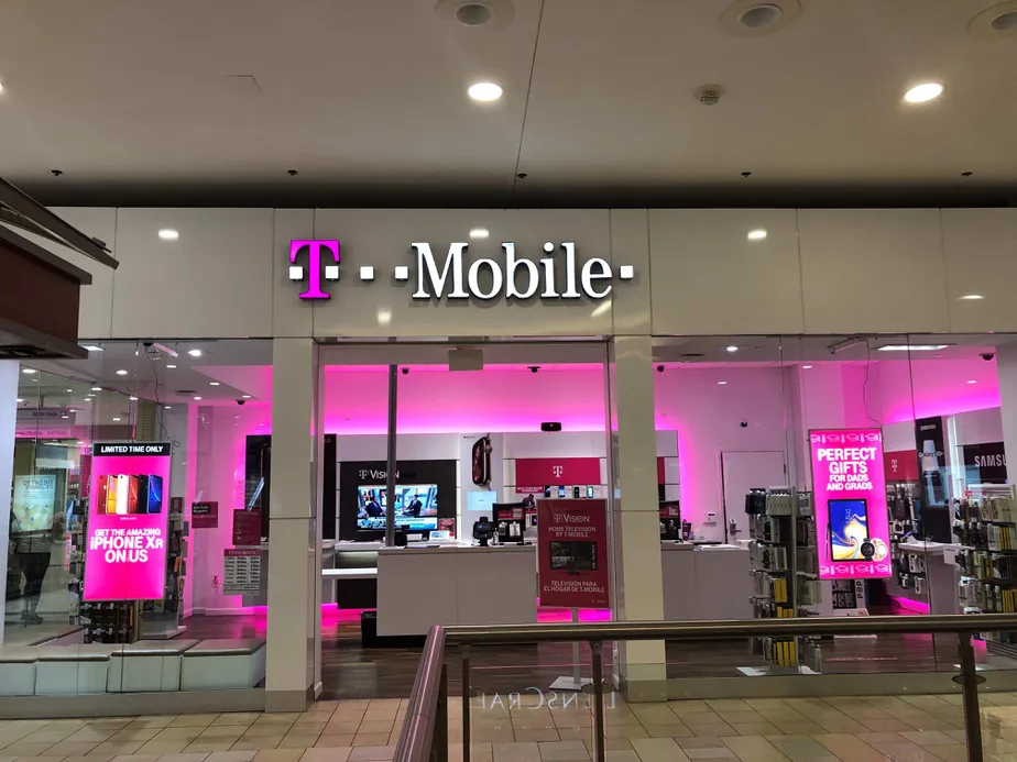 Exterior photo of T-Mobile store at Newport Centre 7, Jersey City, NJ