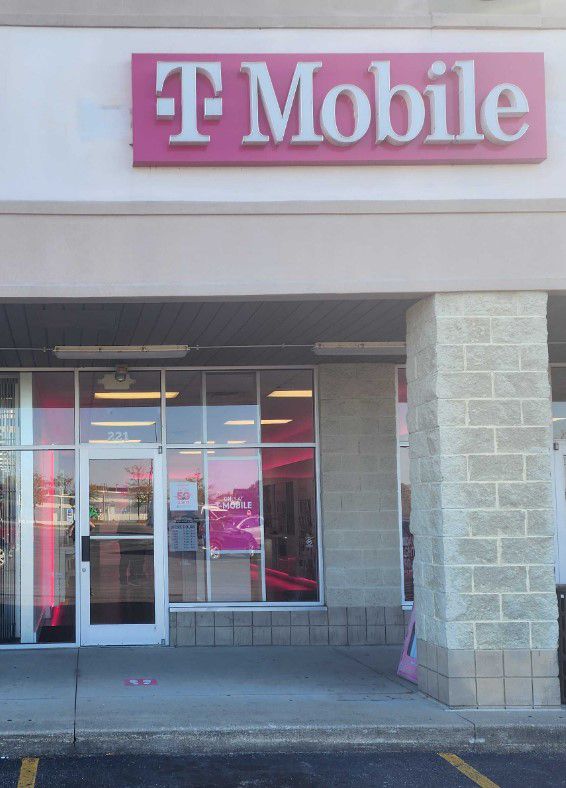  Exterior photo of T-Mobile Store at AA Hwy & E Maple Leaf Rd, Maysville, KY 