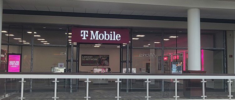 Exterior photo of T-Mobile Store at White Oaks Mall, Springfield, IL
