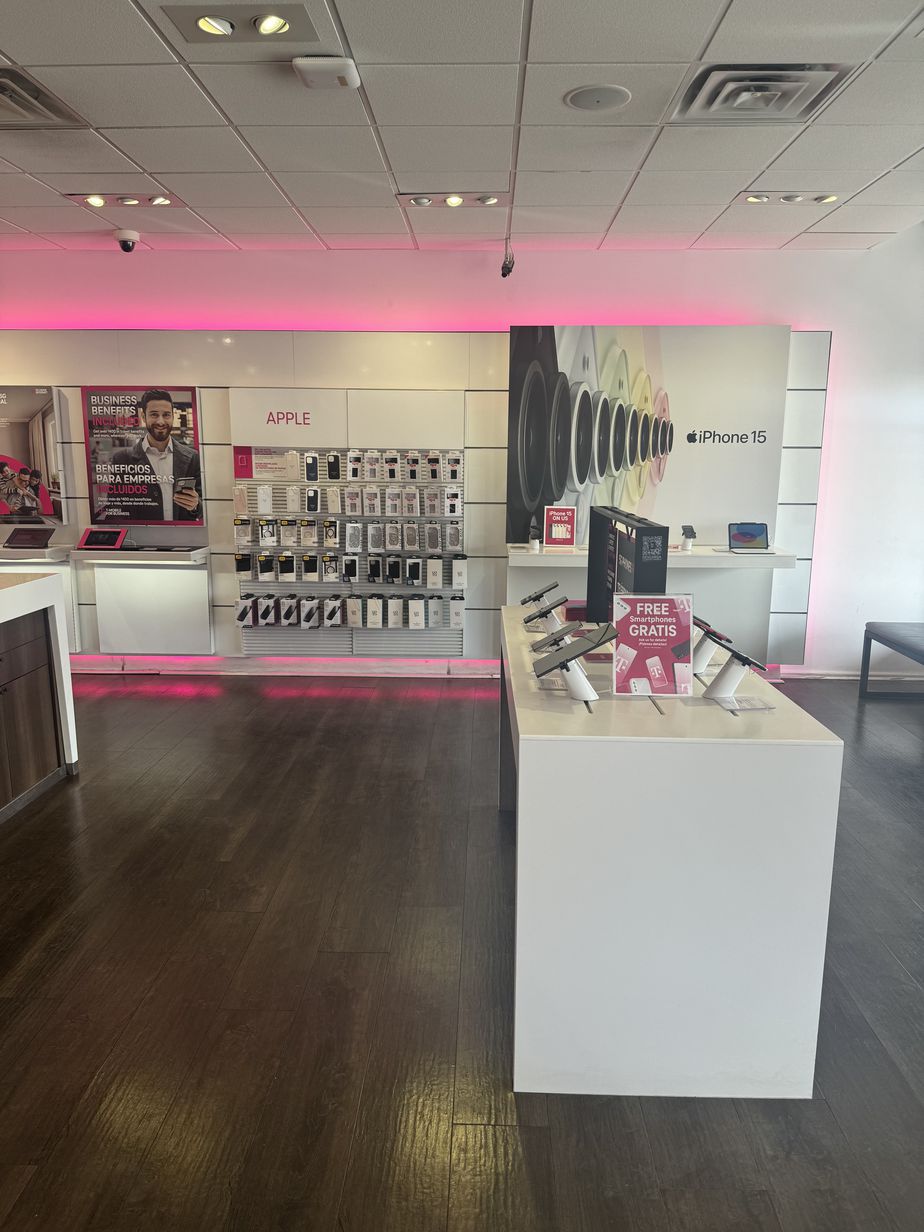  Interior photo of T-Mobile Store at Veterans & Chevrolet, Del Rio, TX 