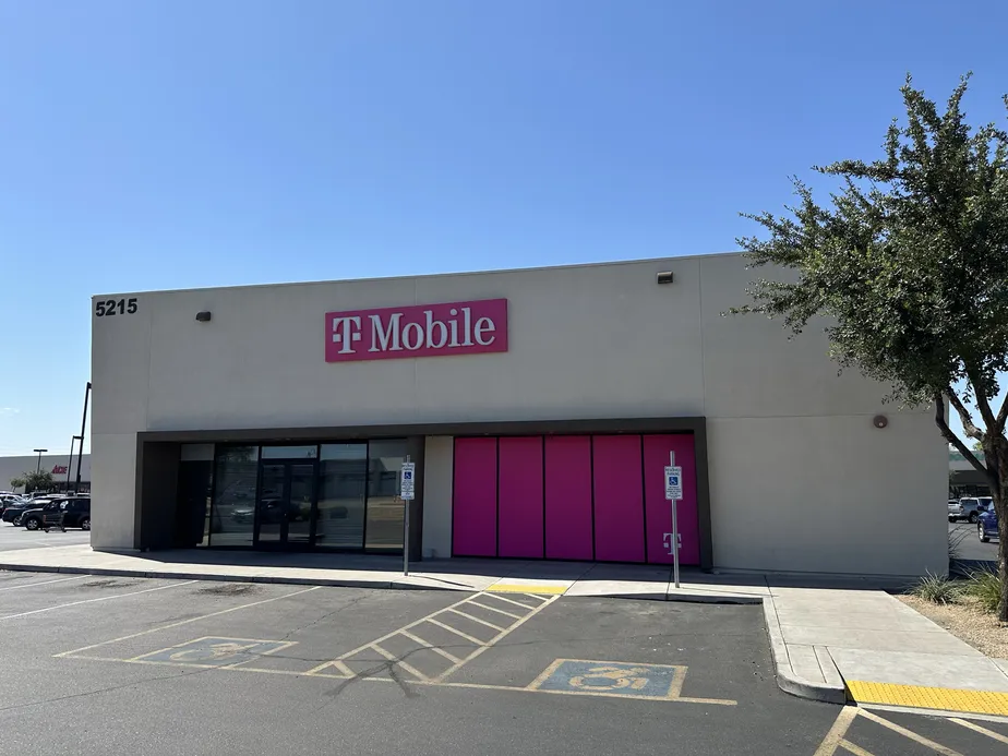  Exterior photo of T-Mobile Store at 51st Ave & Indian School, Phoenix, AZ 
