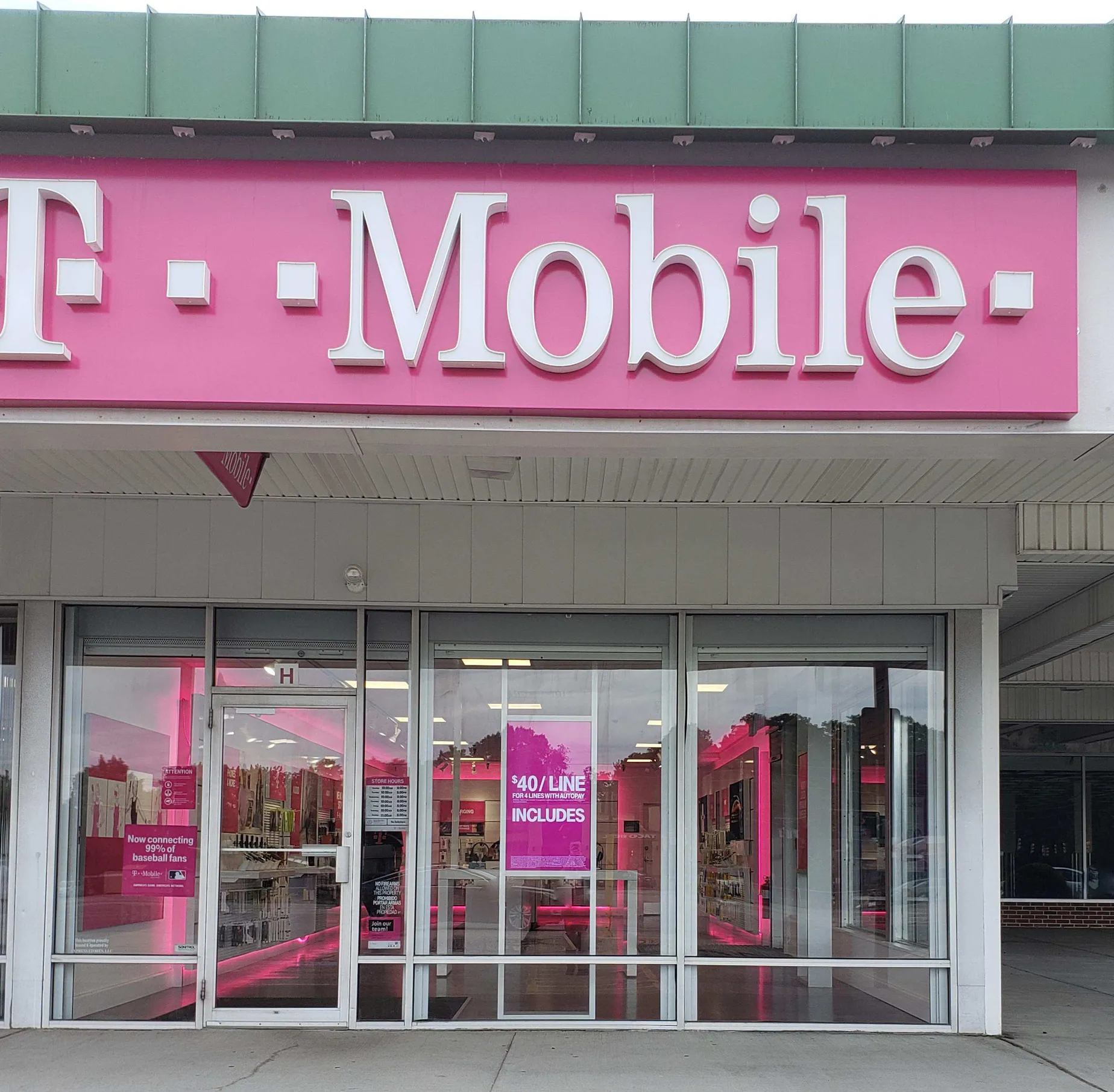 T-Mobile Diamond Hill Road | Woonsocket, RI