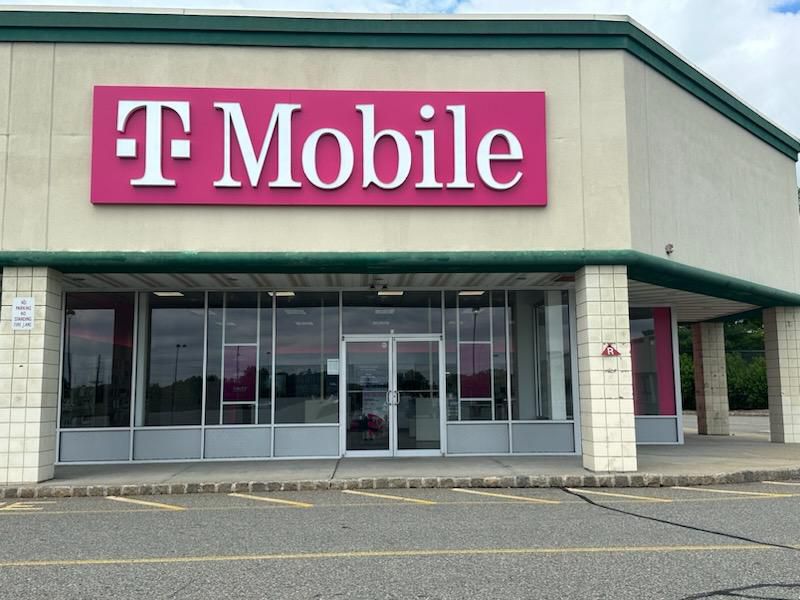 Exterior photo of T-Mobile Store at Wootton St & Division St, Boonton, NJ