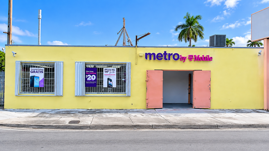 Metro by T-Mobile 236 SW 22nd Ave - 236 SW 22nd Ave 