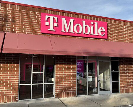 Exterior photo of T-Mobile Store at Windsor Blvd & Burroughs Ln, Windsor, VA
