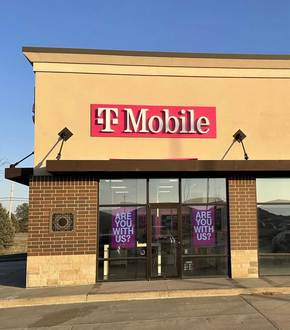 Exterior photo of T-Mobile Store at West St & Industrial, Grinnell, IA