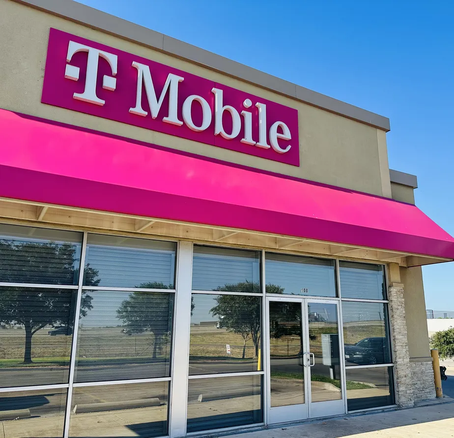 Exterior photo of T-Mobile Store at Cockrell Hill, Dallas, TX
