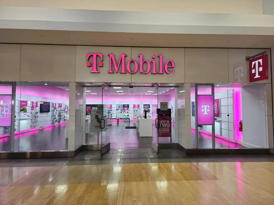  Exterior photo of T-Mobile Store at Opry Mills, Nashville, TN 