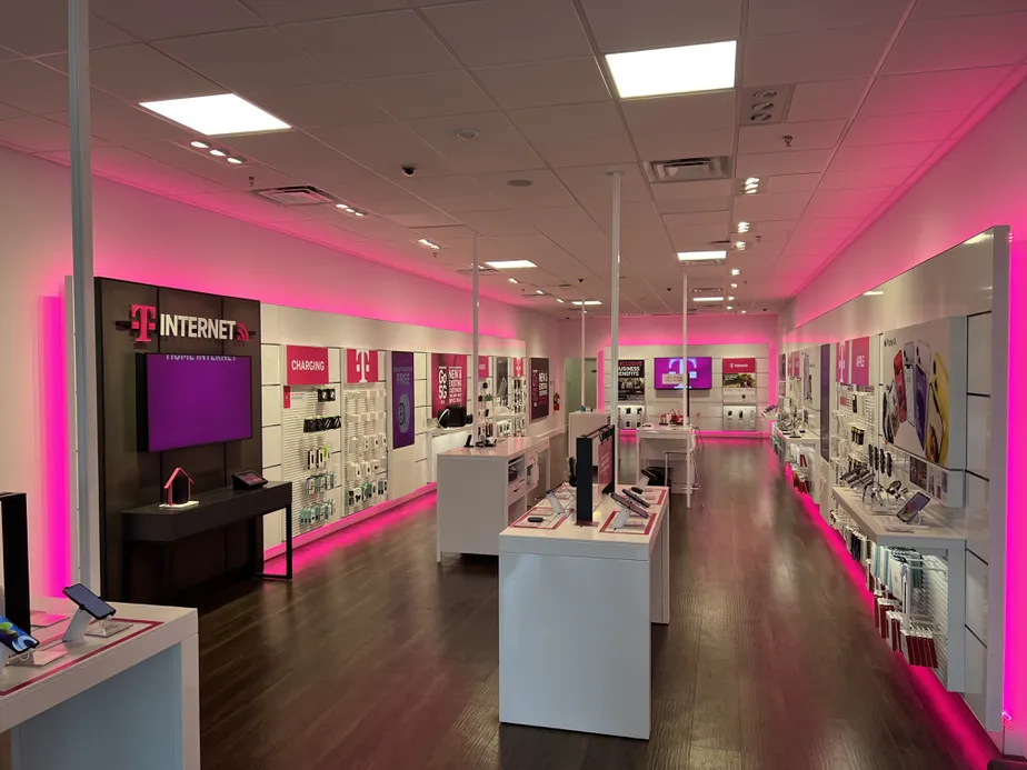  Interior photo of T-Mobile Store at Tamiami Trl N & 106th Ave N, Naples, FL 