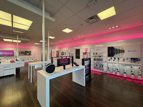  Interior photo of T-Mobile Store at Drake & W Main, Kalamazoo, MI 