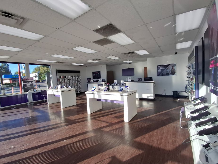 Metro by T-Mobile 104 S Carroll Ave - 104 S Carroll Ave 