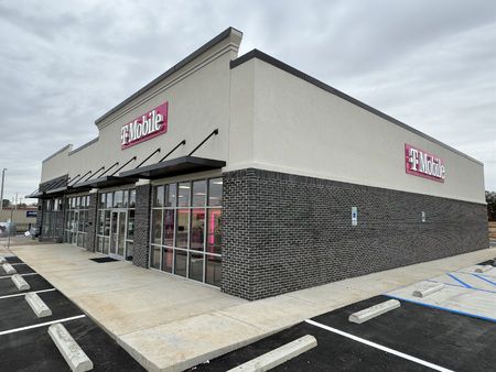 Exterior photo of T-Mobile Store at US 31 & Pryor, Athens, AL