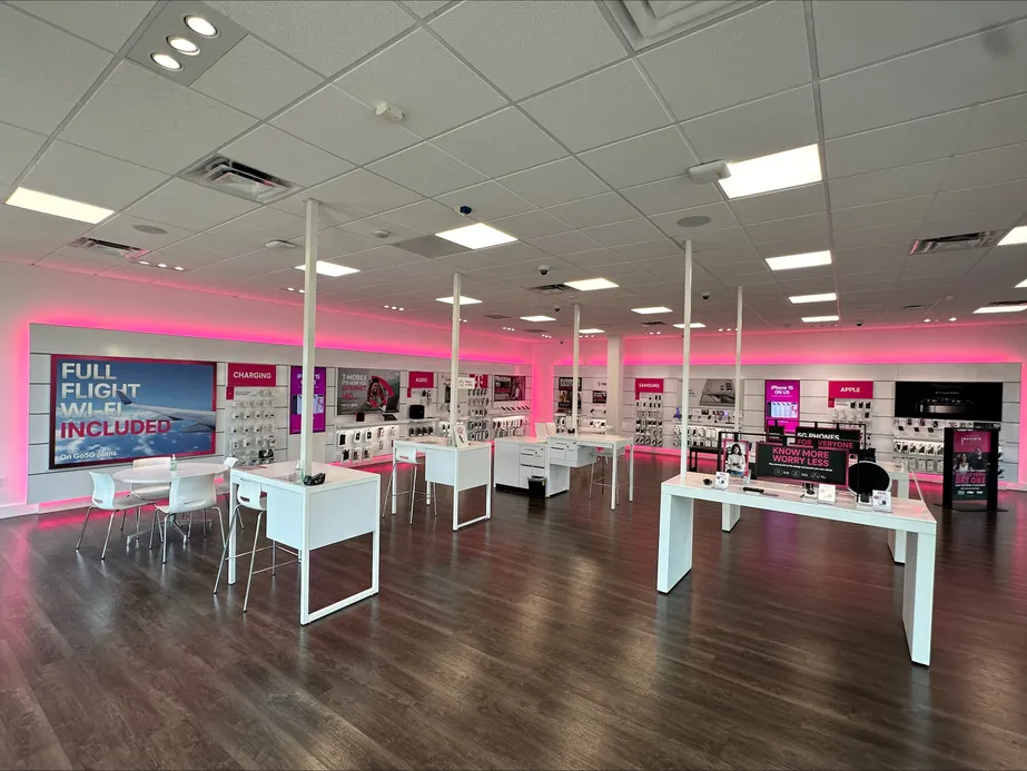Foto del interior de la tienda T-Mobile en Federal Hwy & Linton Blvd, Delray Beach, FL