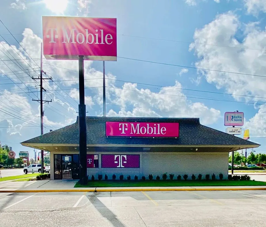  Exterior photo of T-Mobile Store at Gause Blvd & Lindberg Dr, Slidell, LA 
