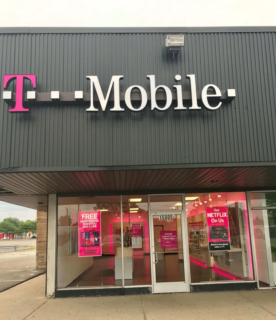 Exterior photo of T-Mobile store at 8 Mile & Gratiot, Eastpointe, MI