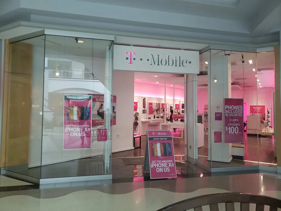 Exterior photo of T-Mobile store at Towson Town Center, Towson, MD
