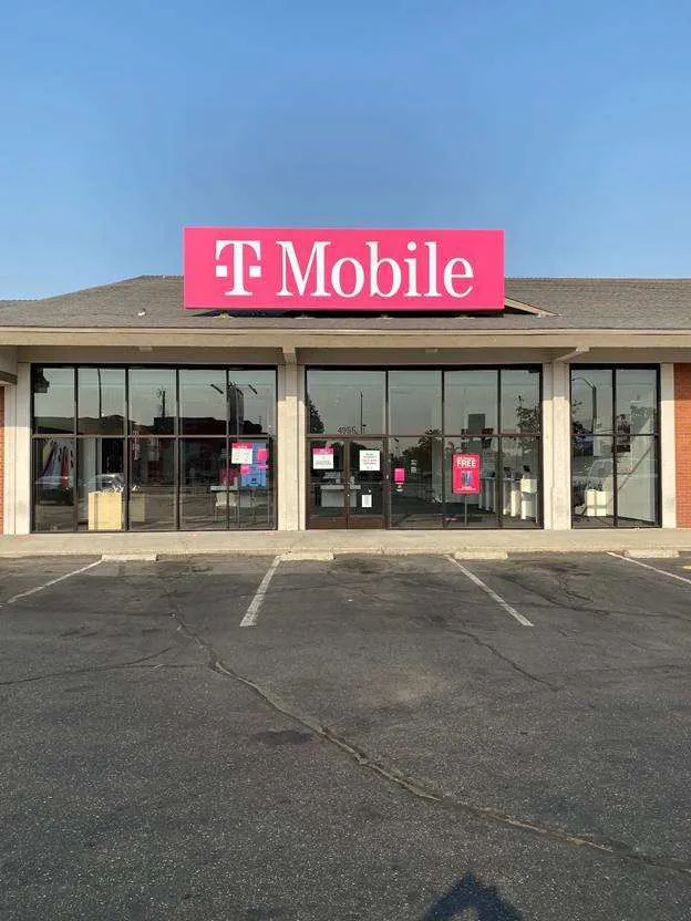Exterior photo of T-Mobile store at N Blackstone Ave & W Shaw Ave, Fresno, CA