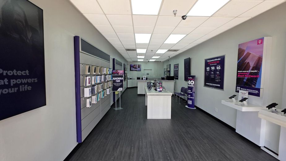 Metro by T-Mobile 1231 E Pioneer Pkwy - 1231 E Pioneer Pkwy 