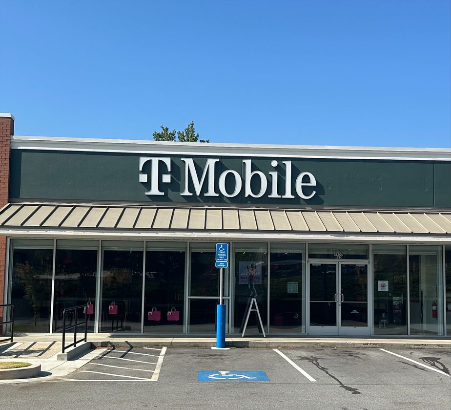 Exterior photo of T-Mobile Store at Spout Springs Rd & Hog Mtn Rd, Flowery Branch, GA