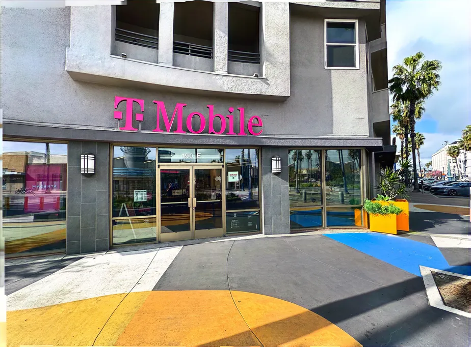  Exterior photo of T-Mobile Store at 4th & Promenade, Long Beach, CA 