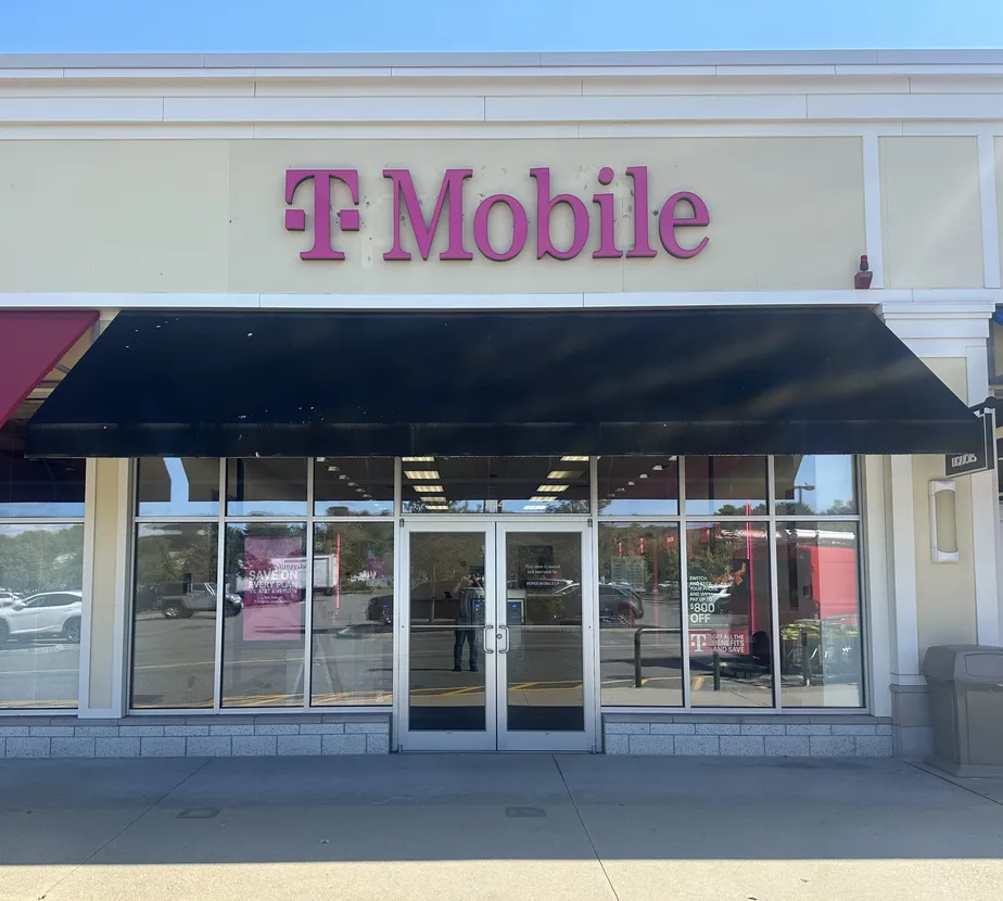  Exterior photo of T-Mobile Store at Market Basket Plaza Wilmington, Wilmington, MA 