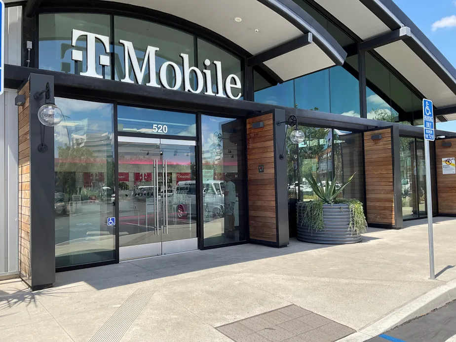 Exterior photo of T-Mobile Store at Lakewood & Carson, Long Beach, CA