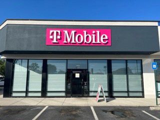 Exterior photo of T-Mobile Store at Mt Zion Rd & Mt Zion Blvd, Morrow, GA