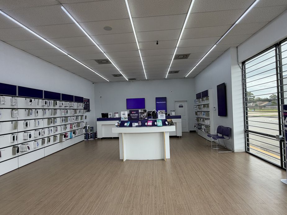 Metro by T-Mobile 8821 Antoine Dr - 8821 Antoine Dr 