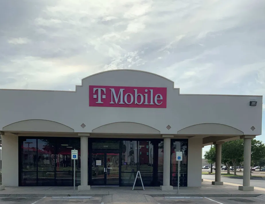 Exterior photo of T-Mobile Store at Town Center, Weslaco, TX
