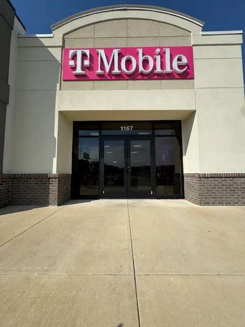  Exterior photo of T-Mobile Store at Martindale Plaza, Ozark, AL 