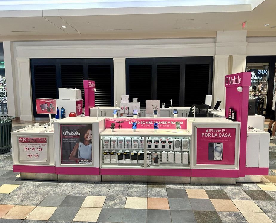 Exterior photo of T-Mobile Store at Plaza Las Americas, San Juan, PR