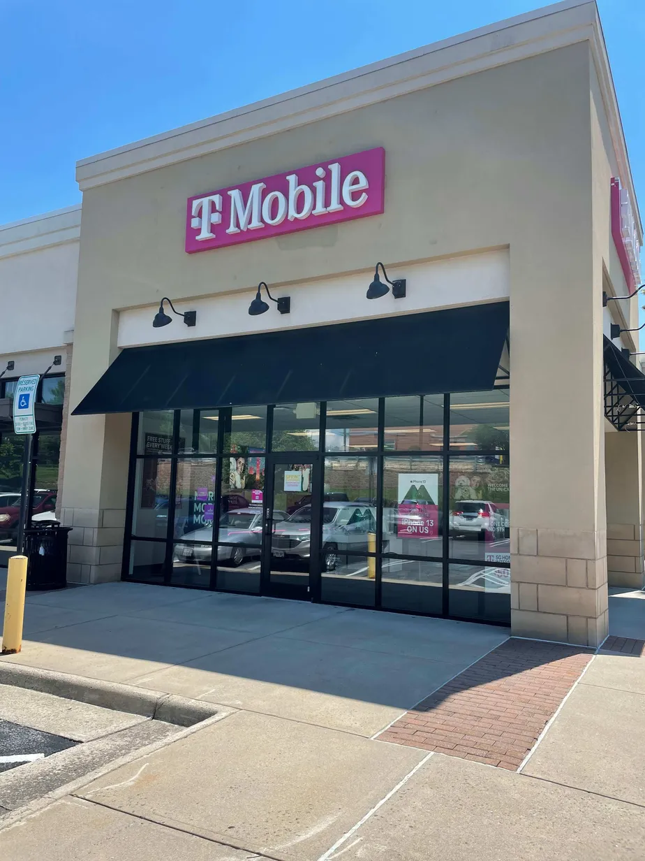 Foto del exterior de la tienda T-Mobile en Waynesboro Town Center, Waynesboro, VA