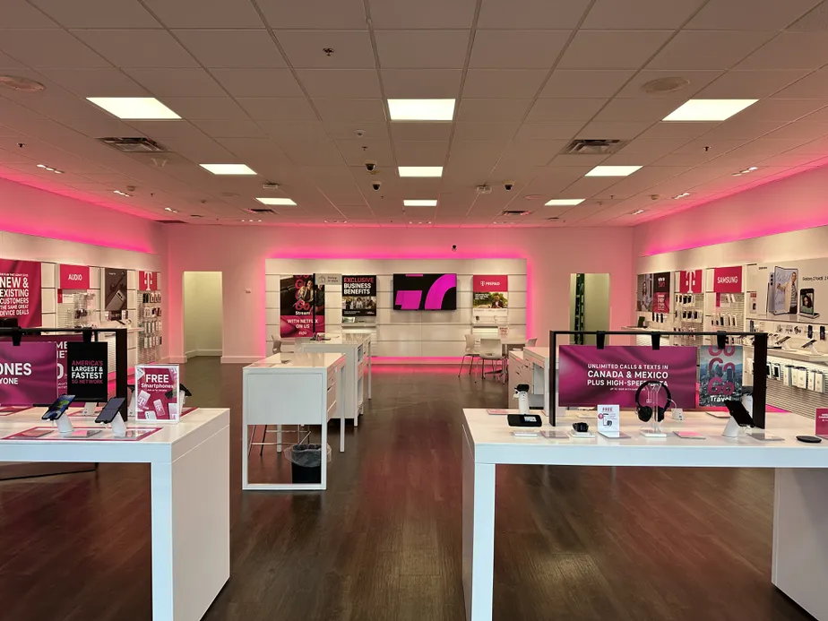  Interior photo of T-Mobile Store at Nyberg Woods, Tualatin, OR 
