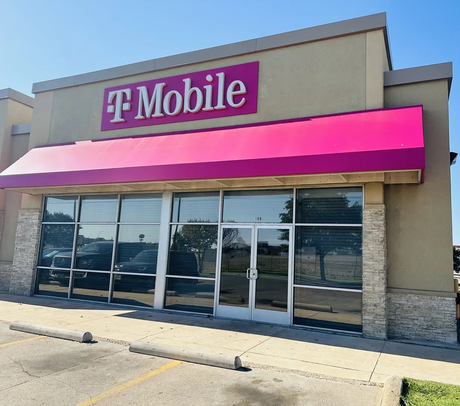 Exterior photo of T-Mobile Store at Cockrell Hill, Dallas, TX