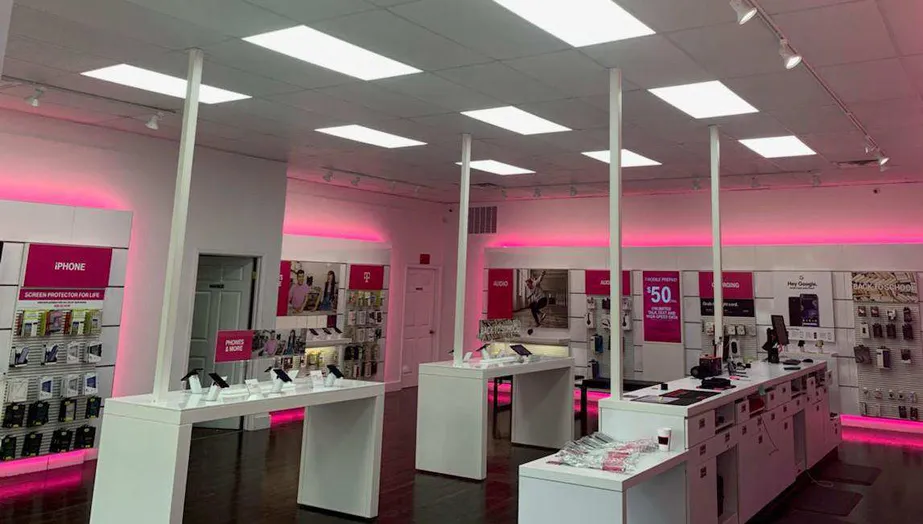  Interior photo of T-Mobile Store at 7th St & Cypress Ave, Bay City, TX 