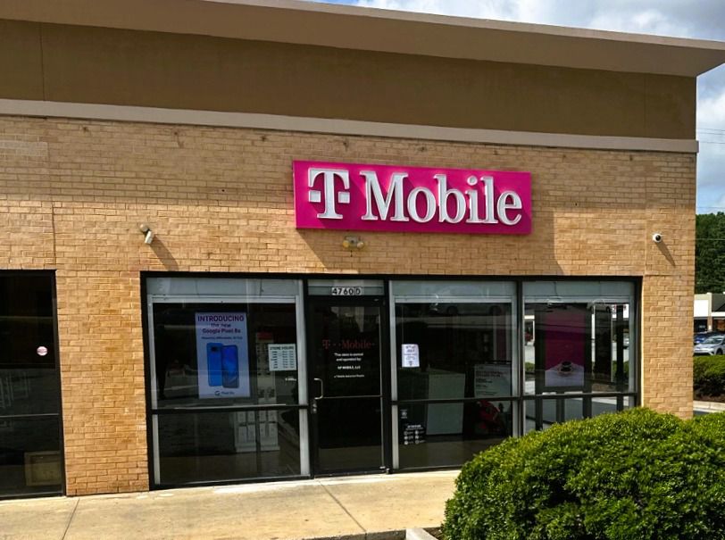 Exterior photo of T-Mobile Store at Jonesboro Rd & Shannon Pky S, Union City, GA
