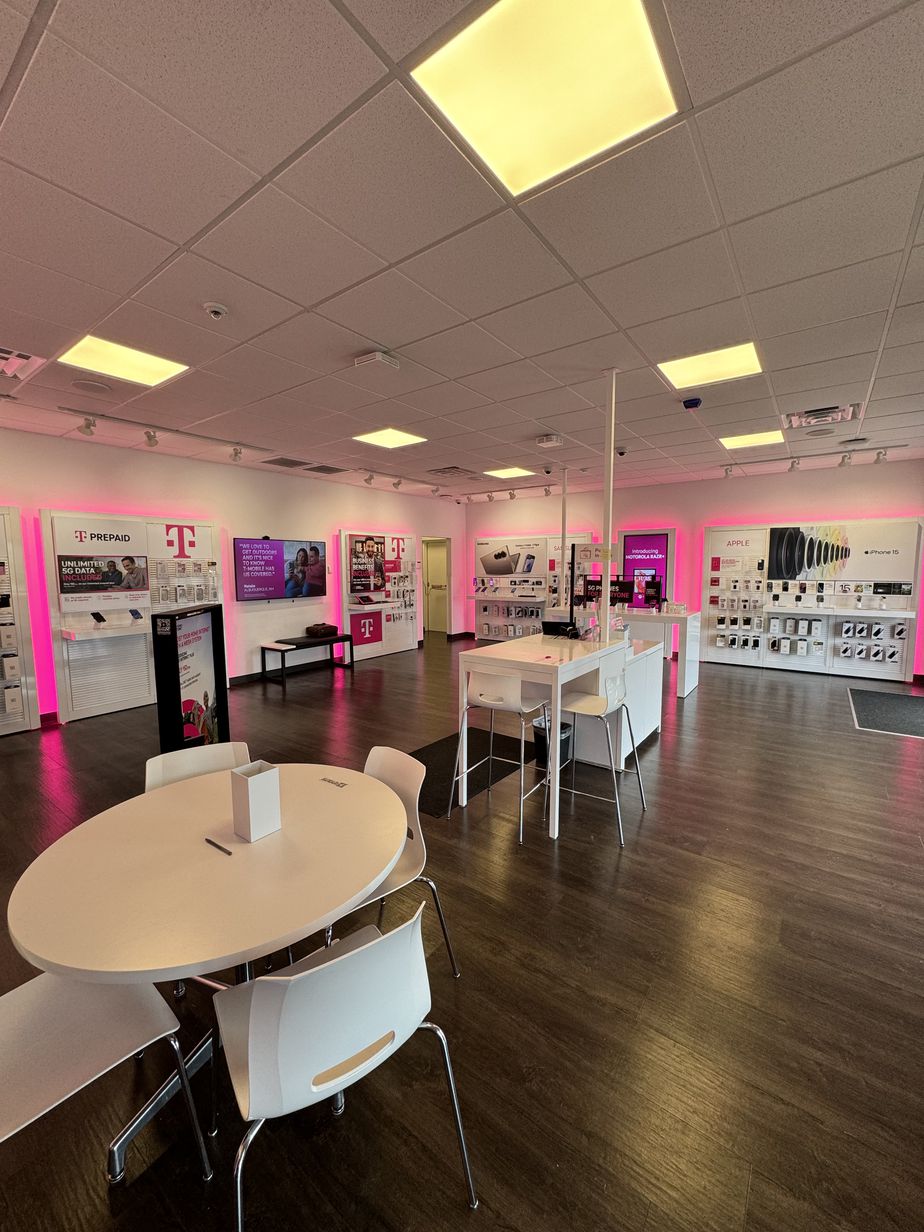 Interior photo of T-Mobile Store at Clemon Dr & Hwy 59, Neosho, MO