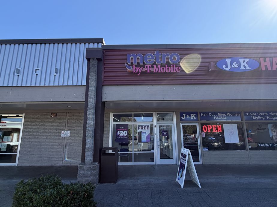 Metro by T-Mobile 757 Rainier Ave S - 757 Rainier Ave S 