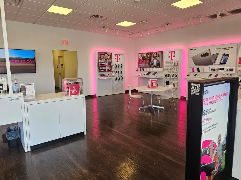  Interior photo of T-Mobile Store at Ft Jones Rd & Moonlit Oaks Ave, Yreka, CA 