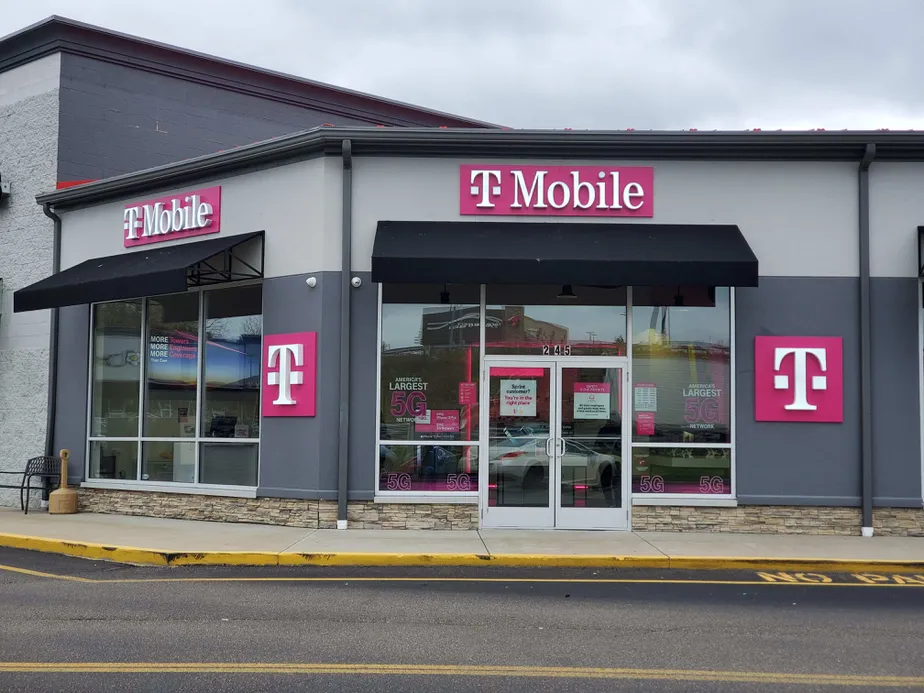  Exterior photo of T-Mobile store at Three Springs Dr & Hindman Ln, Weirton, WV 