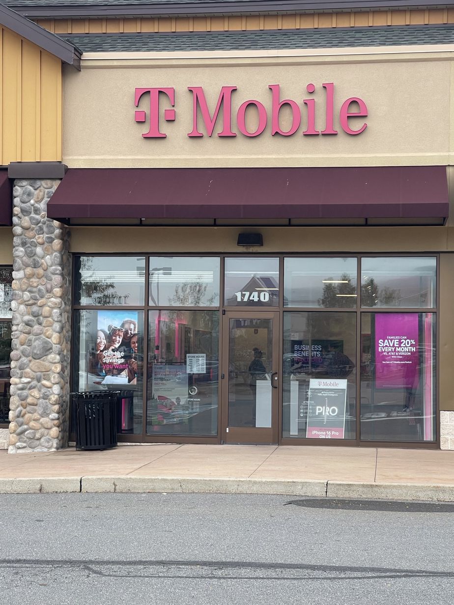 Exterior photo of T-Mobile Store at Tilden Ridge, Hamburg, PA