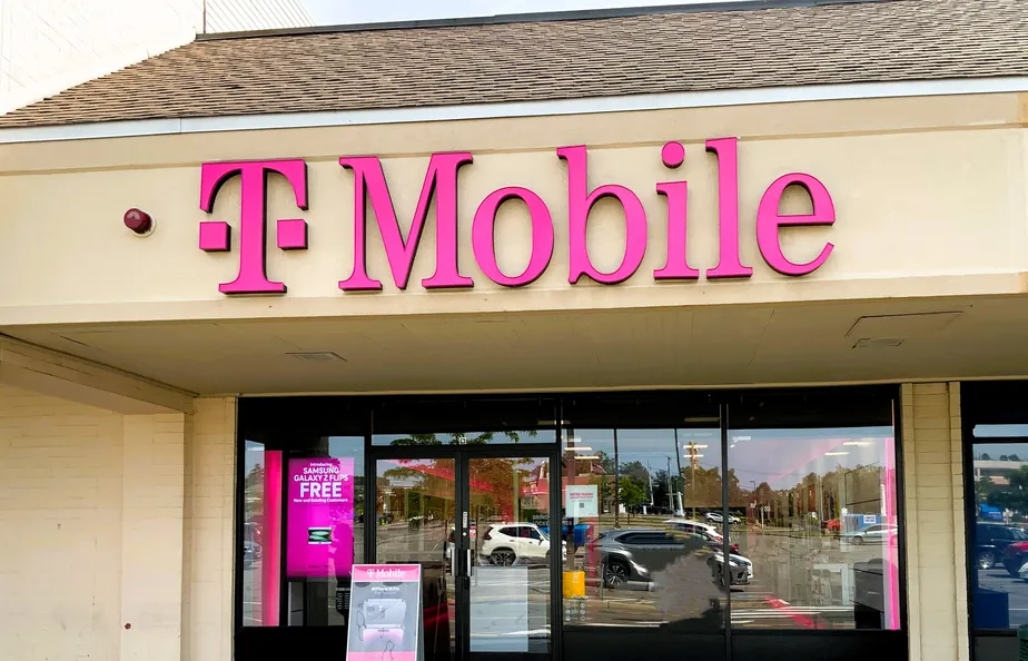 Foto del exterior de la tienda T-Mobile en Townline Square Annex, Meriden, CT