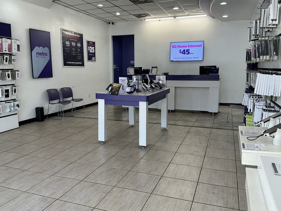 Metro by T-Mobile 12602 Westheimer Rd - 12602 Westheimer Rd 
