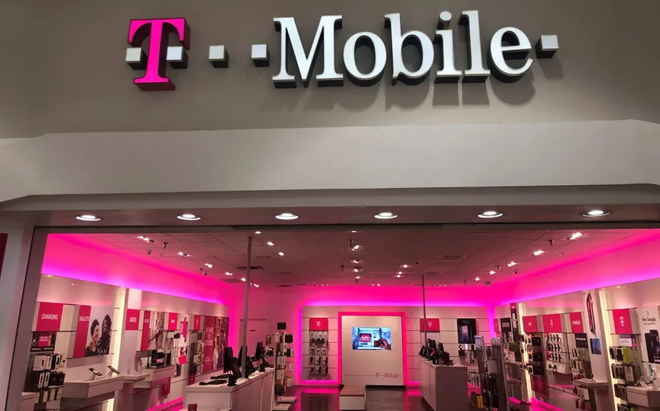 Exterior photo of T-Mobile store at Viaport Florida Mall, Leesburg, FL